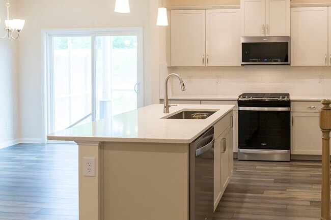 Photo - 400 White Oak Ridge Dr