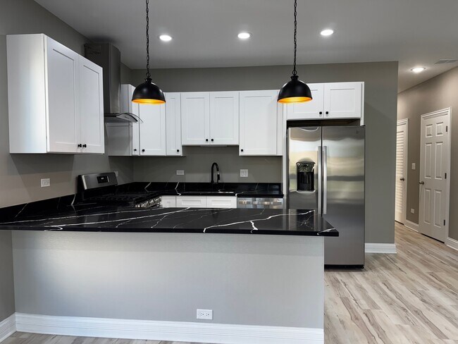 Photo - 623 N Hamlin Ave Unidad 2