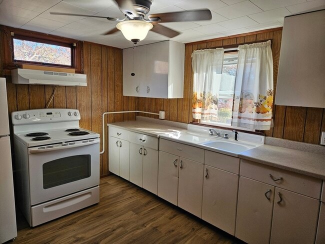 Building Photo - 71 Chapel St Unit 2