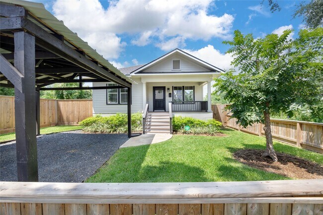 Photo - 1102 Bingham St