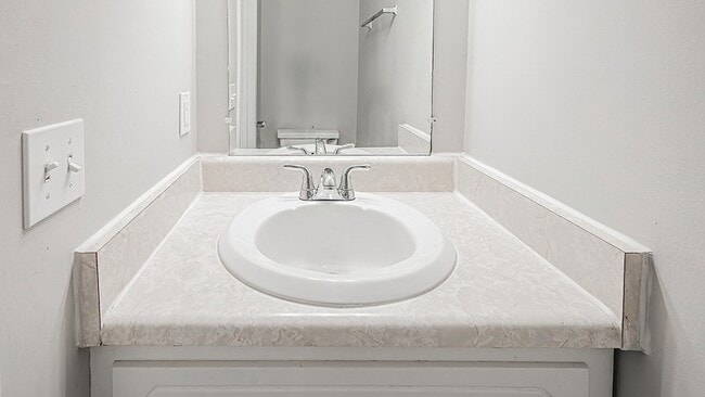 Photo - 815 Golf View Pl