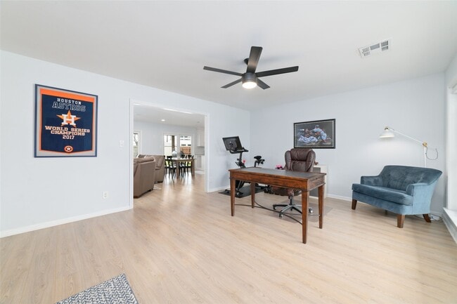 Photo - 6435 Woodbrook Ln