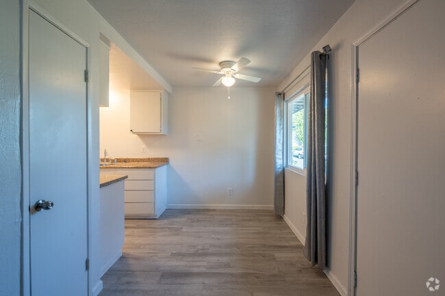 2BR, 1BA - 825SF - Dining Area