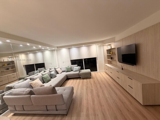 10275 Collins Ave Unit 333