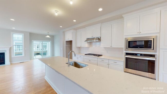 Photo - 2877 Rayfield Ave