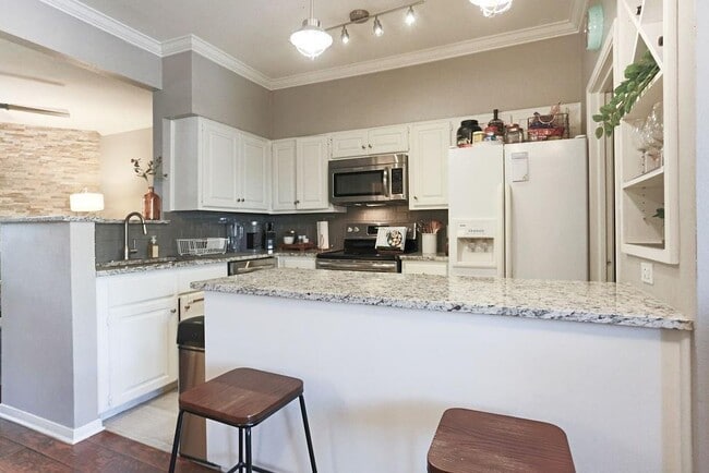 Photo - 1307 Kinney Ave Unit 121