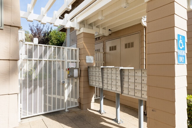Entrance/Mail Center