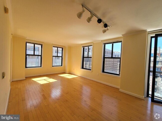 Building Photo - 631 D St NW Unit 733 Rental