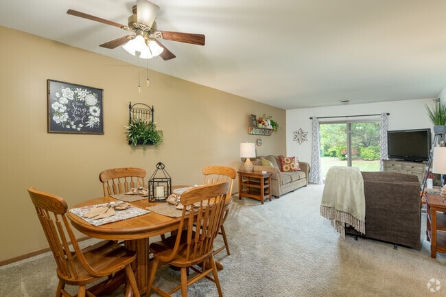 2 BR + DEN, 2 BA - 1,102SF