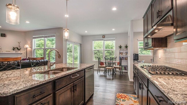 Photo - 28320 Verona Dr