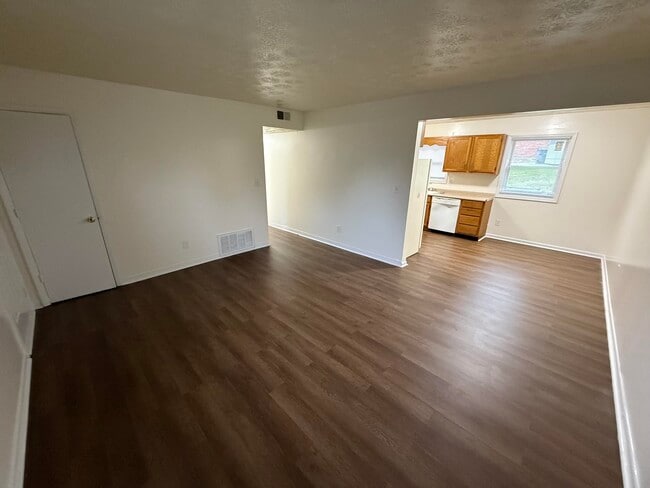 Photo - 1504 Thames Dr