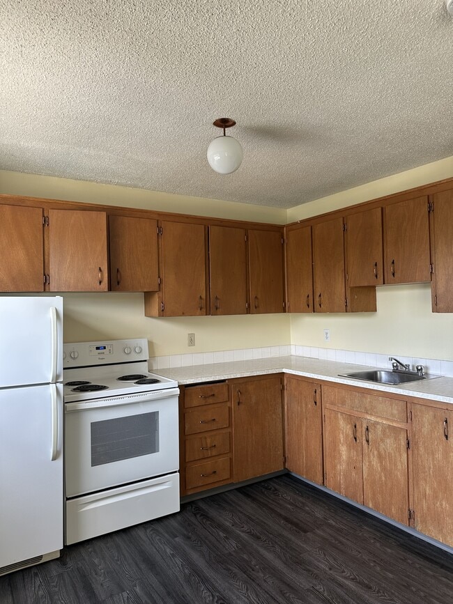 Building Photo - 9625-9156 156 St Unit 304