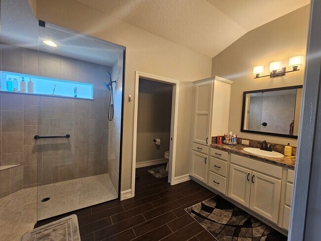 Photo - 5849 Seymour Ave