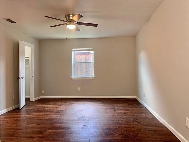 Photo - 8113 Chesham Dr