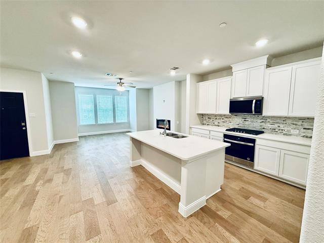 Photo - 7925 Bayside Dr