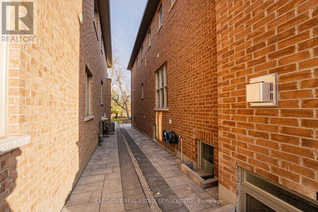 Photo - 337 Centennial Rd