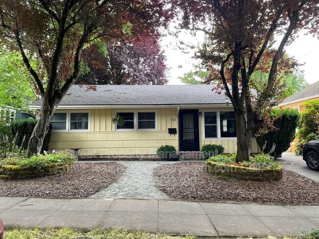 Building Photo - 4022 NE 13th Ave