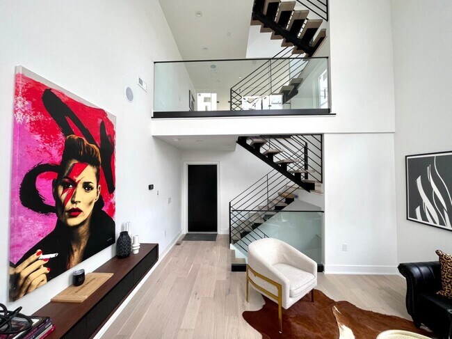 Photo - 2610 E Hagert St