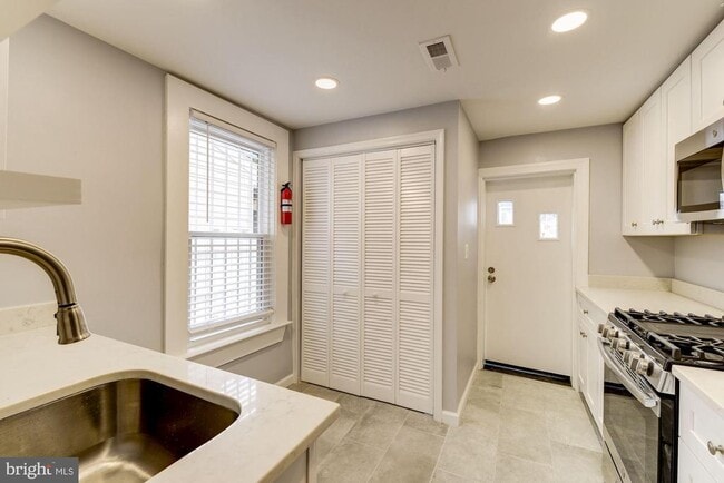 Photo - 1914 10th St NW