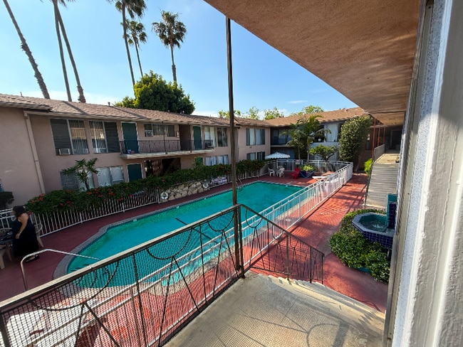 Photo - 260 S Sycamore Ave Apartment Unit 06