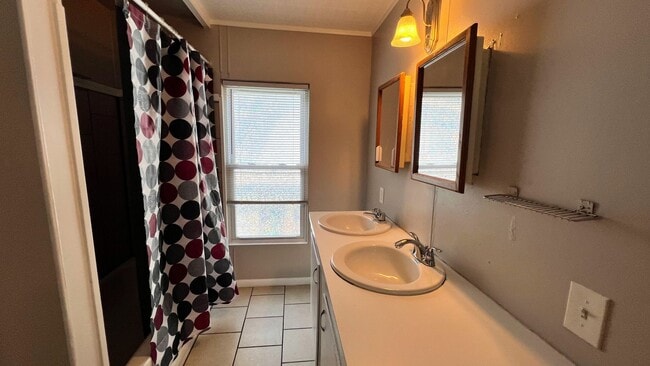 Photo - 1045-1047 Alpine NW Unit 1047 Alpine NW, Apt 2