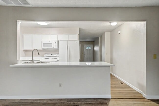 Photo - 4110 Coolidge Dr SE