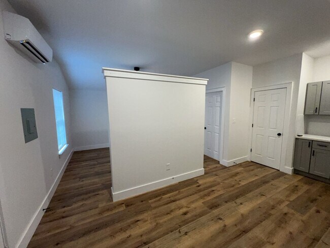 Photo - 224 Everton St Unit Back