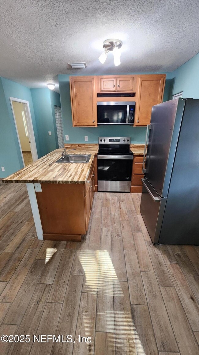 Photo - 4111 Ruby Dr W