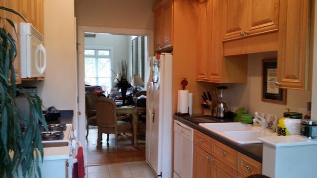 Cocina con zona de comedor - 19333 Beaufain St