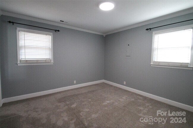 Photo - 817 Stonewall Ct