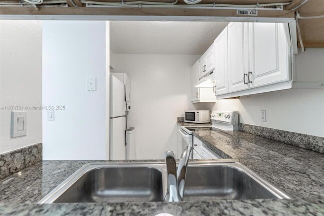 Photo - 1033 Twin Lakes Dr Unit 27-D