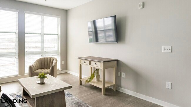 Photo - 2120 N Brevard St Unidad 403