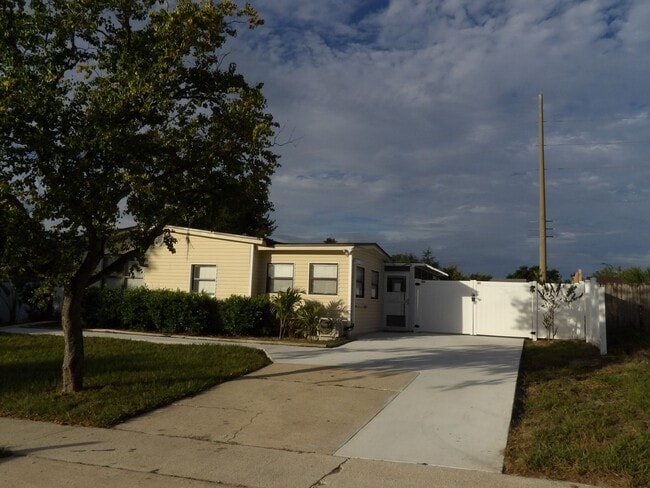 Photo - Cute 2 Bedroom 1 Bath with huge Screen Porch