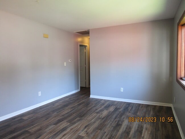 Photo - 811 N View St