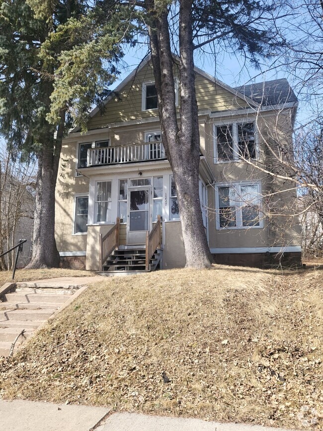 Building Photo - 1227 E 3rd St Unit a Rental