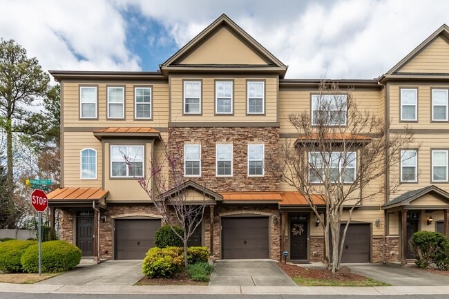 Building Photo - Gorgeous  3-bedroom townhome in North Raleigh!