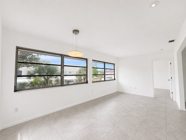 Photo - 306 Parkside Dr