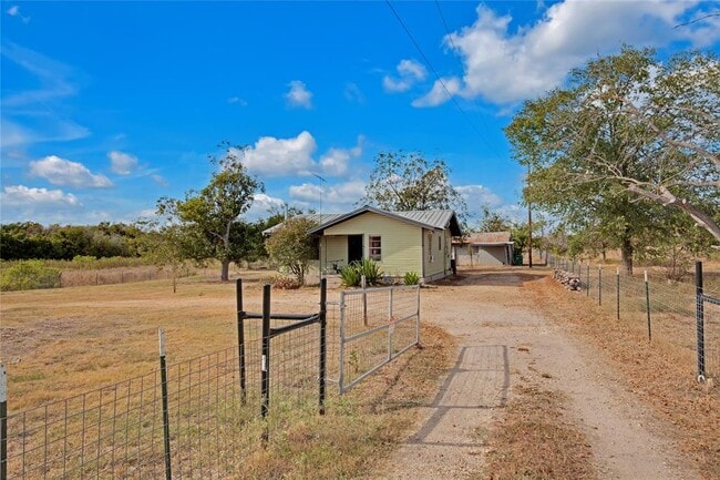 Photo - 1607 E 4th St