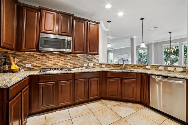 400 Hummingbird Ln