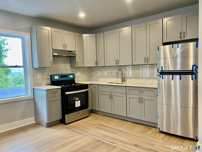 Photo - 218 Charles St