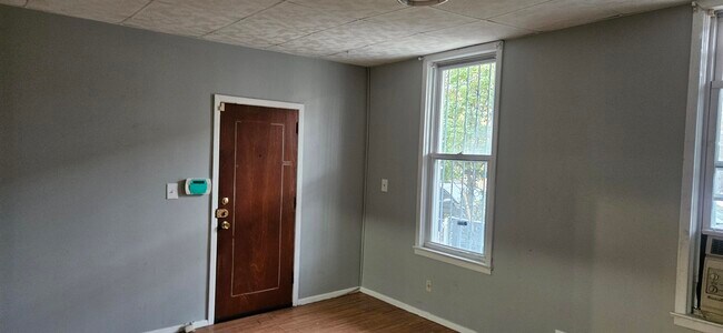 Photo - 4528 Brown St