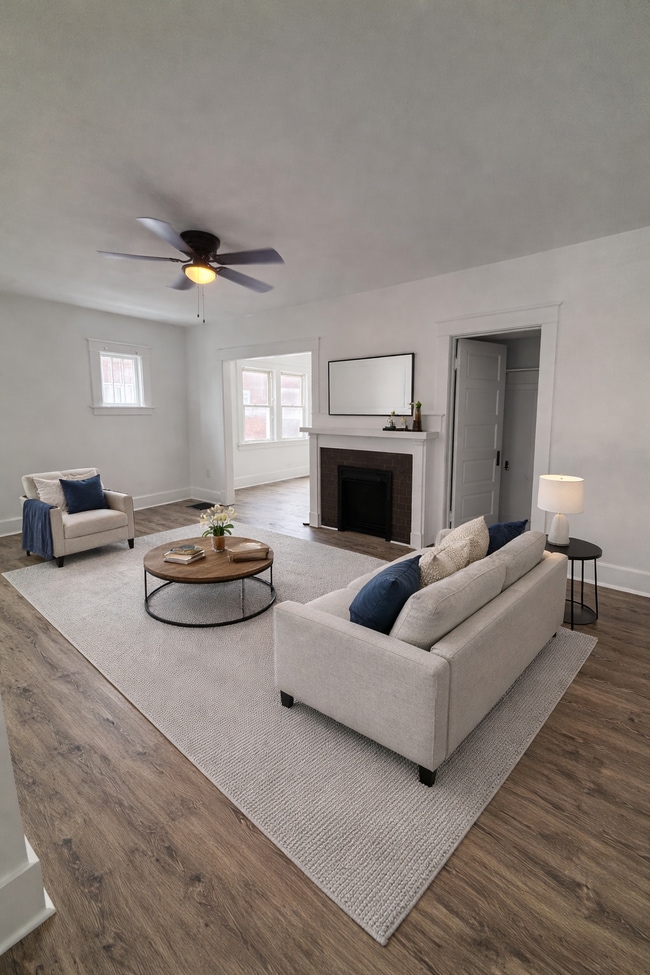 Building Photo - 504 W 29th St Unit Apt 2