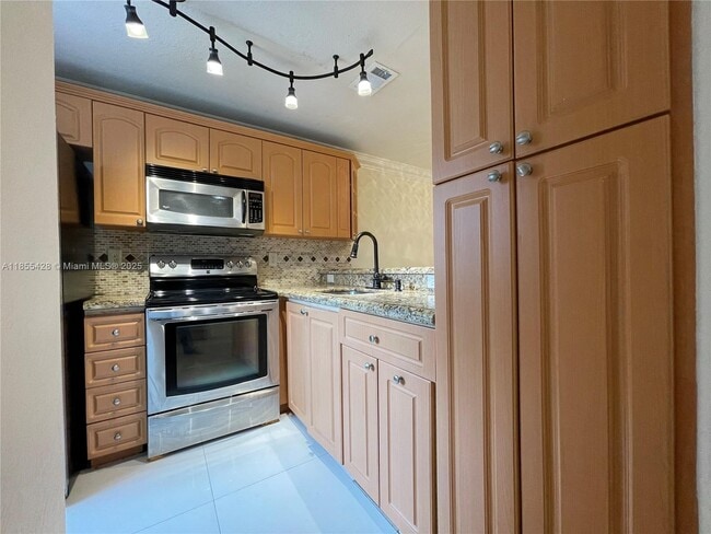 Photo - 7915 NW 8th St