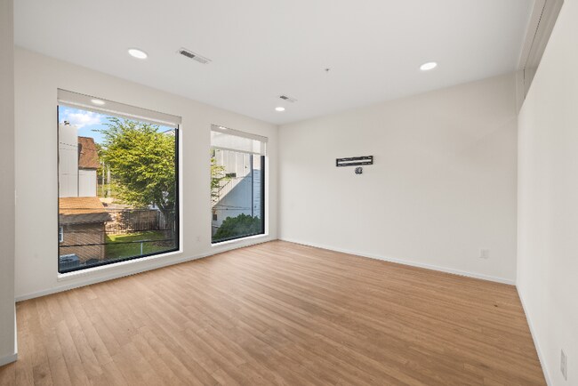 Photo - 806 Olympic St Unit 305