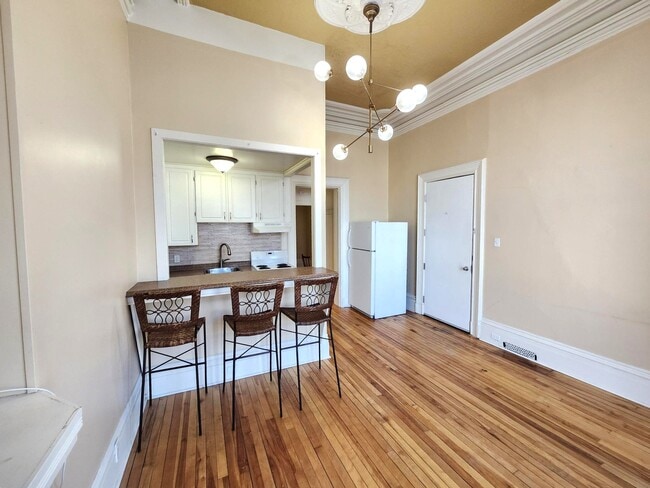 Photo - 196 King St E Unit 1