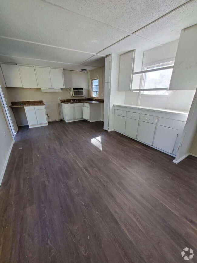 Building Photo - 882 E Chestnut Ave Rental