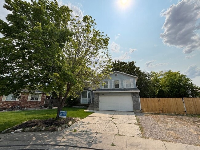 Building Photo - Beautiful home in great location