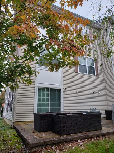 Vista del patio trasero - 39 Russell Ct