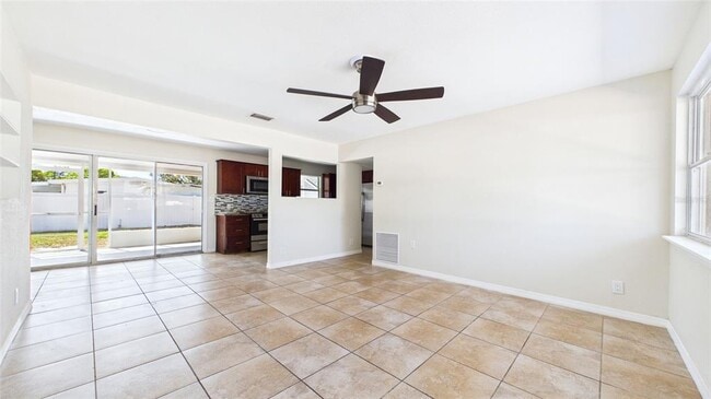 4418 W Fairview Heights