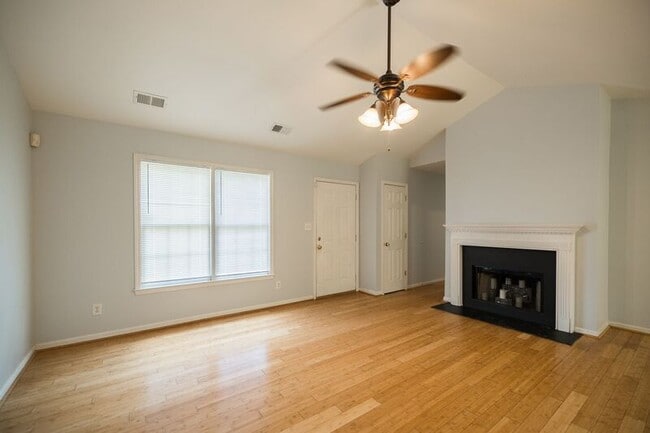 Photo - 120 Spring Lake Point